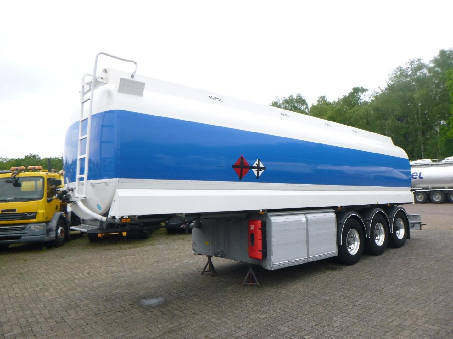 L.A.G. Fuel tank alu 40.5 m3 / 4 comp + pump / ADR 13/07/26 | Tankoplegger | Tankoplegger Brandstof