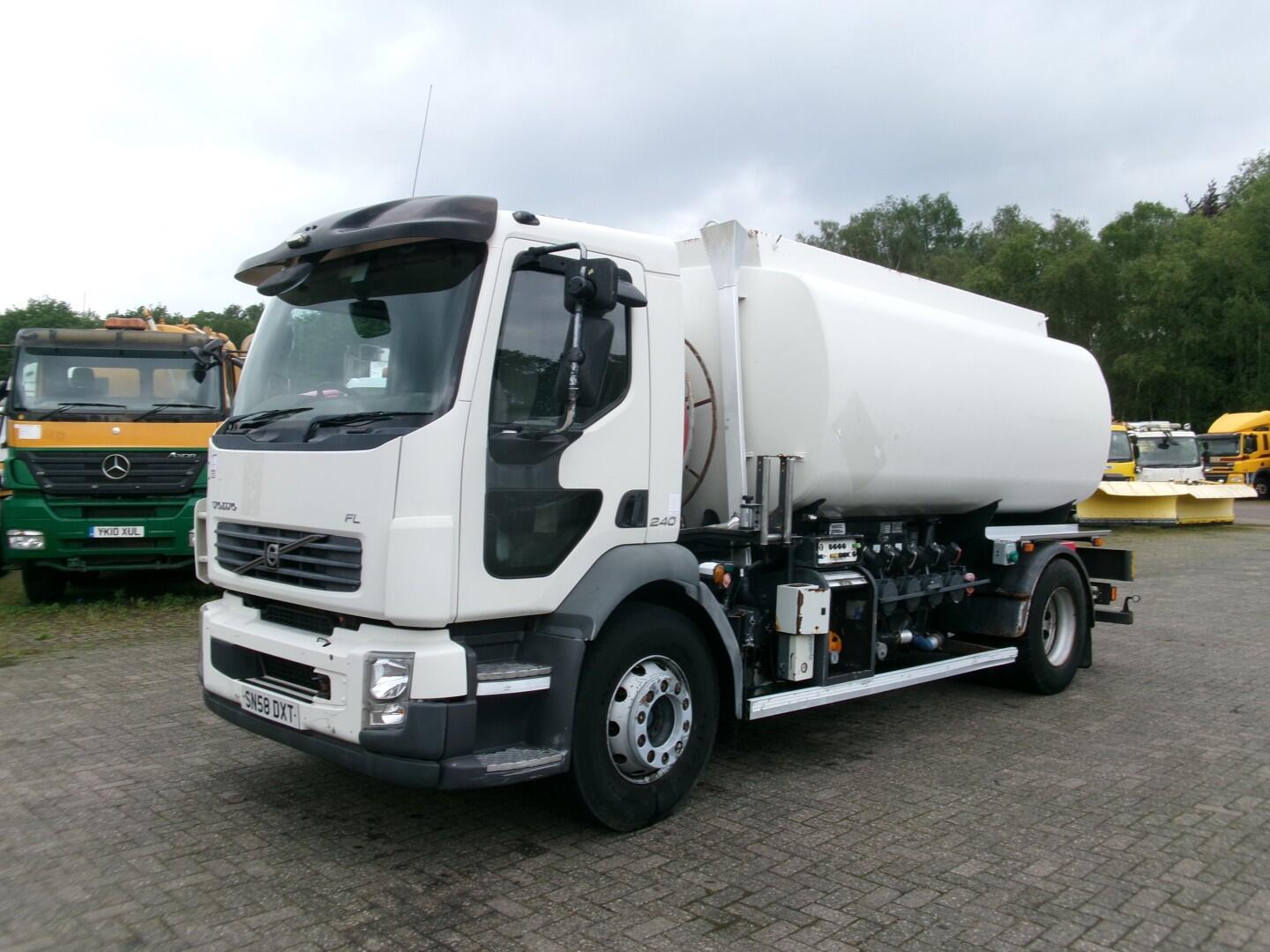 Volvo FL 240 4x2 RHD fuel tank 13 m3 / 4 comp | Vrachtwagen | Tankwagen brandstof