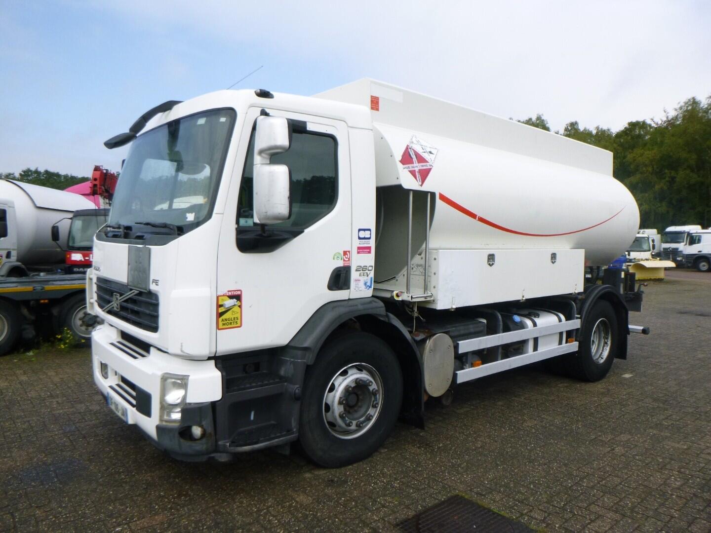 Volvo FE 260 4x2 fuel tank 13.4 m3 / 4 comp / ADR 19-01-2027 | Vrachtwagen | Tankwagen brandstof